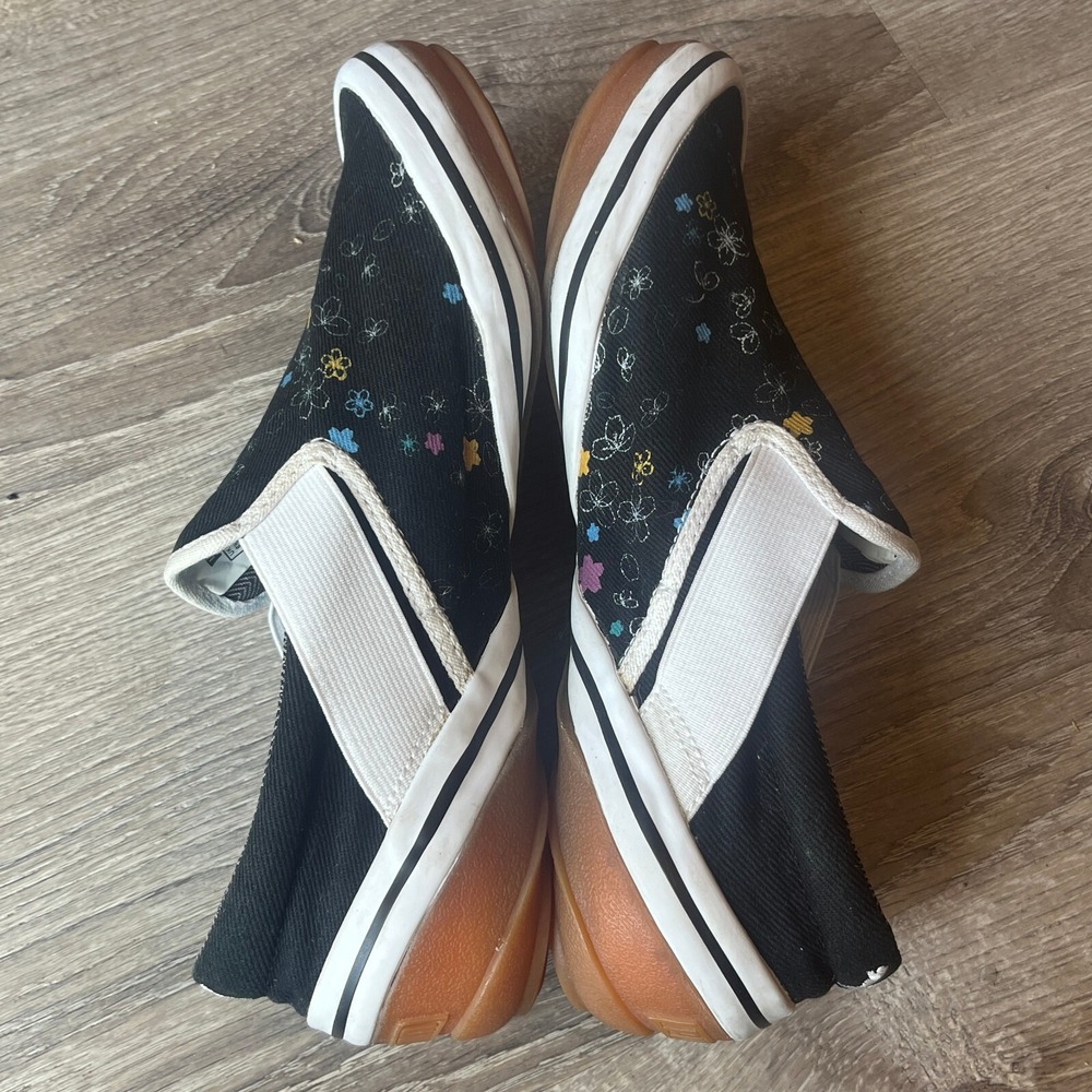 Puma Womens Slip On Canvas Sneakers Black Floral Embroidered RARE! Size 9 - Picture 5 of 12